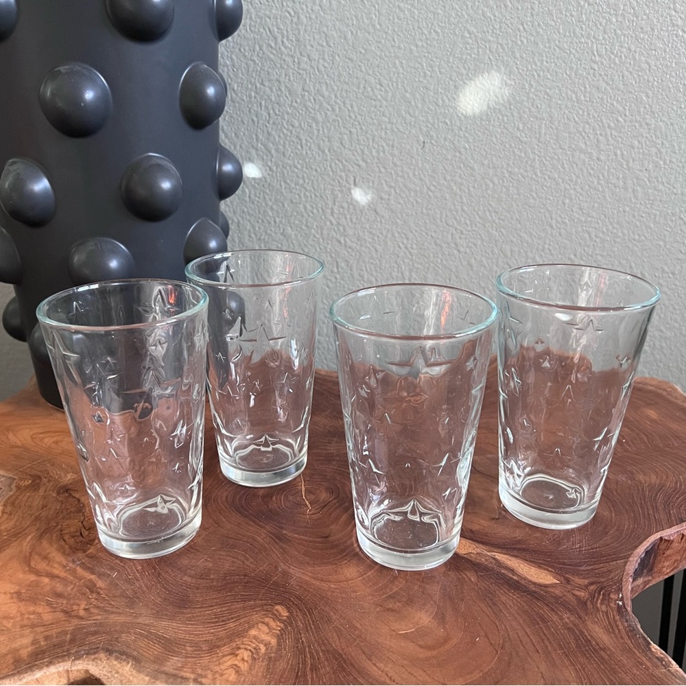 ✨SOLD✨ Vintage star engraved whimsical glass tumblers ⭐️